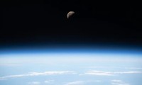 Mặt trăng bắt đầu quỹ đạo nhật thực toàn phần trong năm 2024 