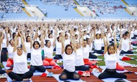 Hàng chục ngàn người tham dự Ngày Quốc tế yoga lần thứ 10 tại Việt Nam
