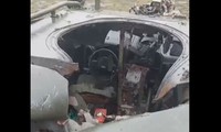 Xe tăng Nga khai hỏa xuyên thủng xe bọc thép Novator của Ukraine 