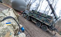 Binh sĩ Ukraine vận hành hệ thống phòng không Patriot
