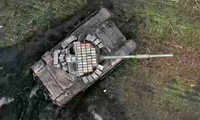 Xe tăng Nga xuất hiện với &apos;áo giáp&apos; Kontakt-1