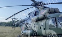 Trực thăng Mi-8 của Nga bị &apos;dụ&apos; tới Ukraine 