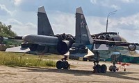 Tiêm kích Su-34 của Nga được ngụy trang bằng... lốp xe 