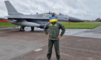 Quan chức Ukraine tiết lộ bức ảnh đầu tiên về chiến đấu cơ F-16