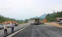 Cao tốc Bắc Giang - Lạng Sơn đang gấp rút thi công, dự kiến hoàn thành vào cuối năm nay.