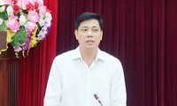 Thứ trưởng GTVT Nguyễn Ngọc Đông trả lời báo chí.