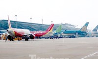 Sân bay Nội Bài và Tân Sơn Nhất tạm dừng đón các chuyến bay từ Hàn Quốc về, thay vào đó khách sẽ xuống sân bay Vân Đồn và Cần Thơ. 