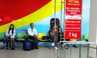 Tại các sân bay đều có đặt cân để hành khách tự cân hành lý xách tay trước khi lên chuyến bay. Ảnh minh họa.