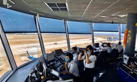 Hy hữu phi công gọi điều hành bay không được: Nhân viên không lưu ‘quên’ đeo tai nghe