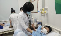 Số người nhập viện sau khi ăn cơm gà ở Nha Trang tăng chóng mặt