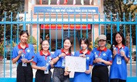 Gần 800 tình nguyện viên ở Khánh Hòa &apos;phủ xanh&apos; các điểm thi