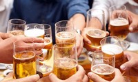 Theo thống kê khoảng 70% người dân Việt Nam đều ít nhiều chịu tác động trực tiếp hoặc gián tiếp của rượu bia. Do đó, Bộ Y tế đã để xuất các phương án bán rượu bia theo giờ... Ảnh minh họa: Internet