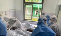Điều trị cho bệnh nhân mắc COVID-19 tại Bệnh viện Đa khoa Bắc Quảng Nam. Ảnh: TS- BS Lương Quốc Chính