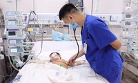 Điều trị cho trẻ bị chó cắn tại Bệnh viện Sản Nhi tỉnh Phú Thọ. Ảnh: BS cung cấp