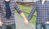 Quan hệ đồng giới với nhiều người, thanh niên &apos;dính&apos; cả HIV và giang mai ác tính