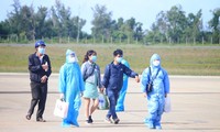Lần đầu tiên, tỉnh TT-Huế đón thai phụ từ TPHCM về quê bằng máy bay