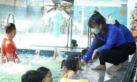 Dạy bơi miễn phí cho trẻ em vùng biên giới tỉnh TT-Huế