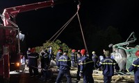 Trắng đêm cứu hộ vụ tai nạn thảm khốc làm 4 người chết ở Thừa Thiên - Huế