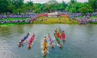 Đua ghe truyền thống mừng Tết Độc lập trên sông Hương