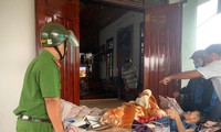 TT-Huế: Công an, quân đội căng sức hỗ trợ di dời dân đến nơi an toàn