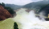 Lo mưa lớn, hồ thủy điện tại TT-Huế tăng lưu lượng xả nước đón lũ