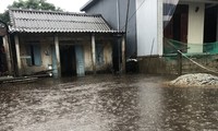 TT-Huế: Mưa dồn dập làm nhiều nơi ngập sâu, trường học đóng cửa tránh lũ