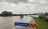 Mưa lớn gây ngập lụt nhiều nơi tại TT-Huế, học sinh một huyện phải nghỉ học