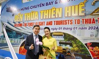 Đón du khách đầu tiên đến Huế, Bình Định năm 2024 bằng đường hàng không