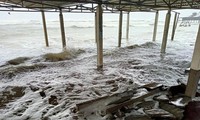 Không khí lạnh tại Huế gây mưa to, gió giật mạnh, sóng biển cao từ 2 đến 3,5 mét 