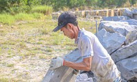 Người dân làng đá chẻ lớn nhất Đà Nẵng oằn mình mưu sinh dưới nắng nóng 40 độ