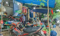 Người dân buôn bán phủ kín vỉa hè dành cho người đi bộ ở Đà Nẵng