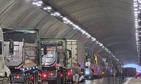 Xe tải nổ lốp trên cao tốc Đà Nẵng - Quảng Ngãi, giao thông ùn tắc nhiều giờ