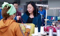 Tặng quà Tết cho công nhân, người nghèo Quảng Nam