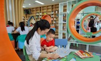 Bạn trẻ hào hứng trải nghiệm thư viện số cộng đồng đầu tiên ở xứ Quảng