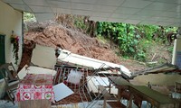 Sạt lở vùi lấp phòng học ở Nam Trà My, Quảng Nam
