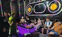 Công an đột kích bắt nhóm ‘bay lắc’ trong quán karaoke lúc nửa đêm