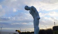Bức tượng "Người đàn ông cúi chào" chưa biết đặt ở đâu tại Huế nếu địa phương này tiếp nhận