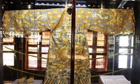 Đến Huế dịp Tết này là cơ hội tốt nhất để khám phá, chiêm ngưỡng tuyệt phẩm Long bào hoàng đế và các trang phục Cung đình đang được trưng bày tại điện Long An.