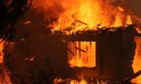 Vụ cháy nghi do người bố tự đốt khiến 3 bố con cùng nhà thiệt mạng.