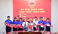 Những học sinh dự thi chọn đội tuyển Olympic Quốc tế trong một lần được Chủ tịch UBND tỉnh TT-Huế tuyên dương, động viên.