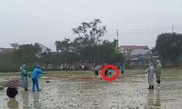 Nội dung thi đấu ngoài trời tại Hội khỏe Phù Đổng huyện Phú Lộc năm 2020 diễn ra trong điều kiện nhiệt độ xuống thấp, rét đậm, mưa dầm. Ảnh: Thanh Niên