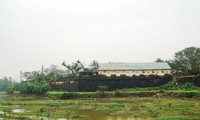 Công trình cơ quan quân đội nằm sát bờ Kinh thành Huế.