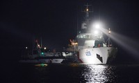 Tàu Vùng Cảnh sát biển 2 cứu hộ tàu hàng bị chìm trên biển