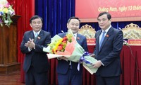 Ông Nguyễn Công Thanh (giữa) là tân Phó Chủ tịch HĐND tỉnh Quảng Nam. 