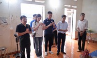 CLB Bóng đá Hà Nội, hoa hậu Đỗ Mỹ Linh cùng Tiền Phong thăm viếng gia đình nạn nhân tử vong tại cầu Phong Châu, Phú Thọ