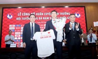 Tân HLV trưởng ĐT Việt Nam Kim Sang Sik lần đầu nhắc đến HLV Park Hang-seo