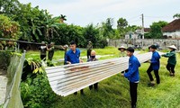 Đoàn viên hỗ trợ sơ tán người dân tránh bão số 3, khắc phục hậu quả sau cơn dông lốc