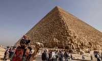 Đại Kim tự tháp Giza có thể bị thiếu một viên đá lấp lánh trên đỉnh, tại sao như vậy?