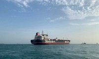Tàu dầu Anh Stena Impero đang neo ở cảng Bandar Abbas của Iran. Ảnh: Reuters