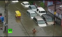 Cơn bão đã gây ra lũ lụt trên diện rộng ở Ấn Độ. Ảnh cắt clip